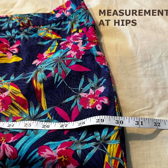 NEW PHOTOS! CAPRIS, FLORAL, SUMMER BLUE (Multicolour), SIZE 5X, BACK & COIN POCK - Picture 3 of 14